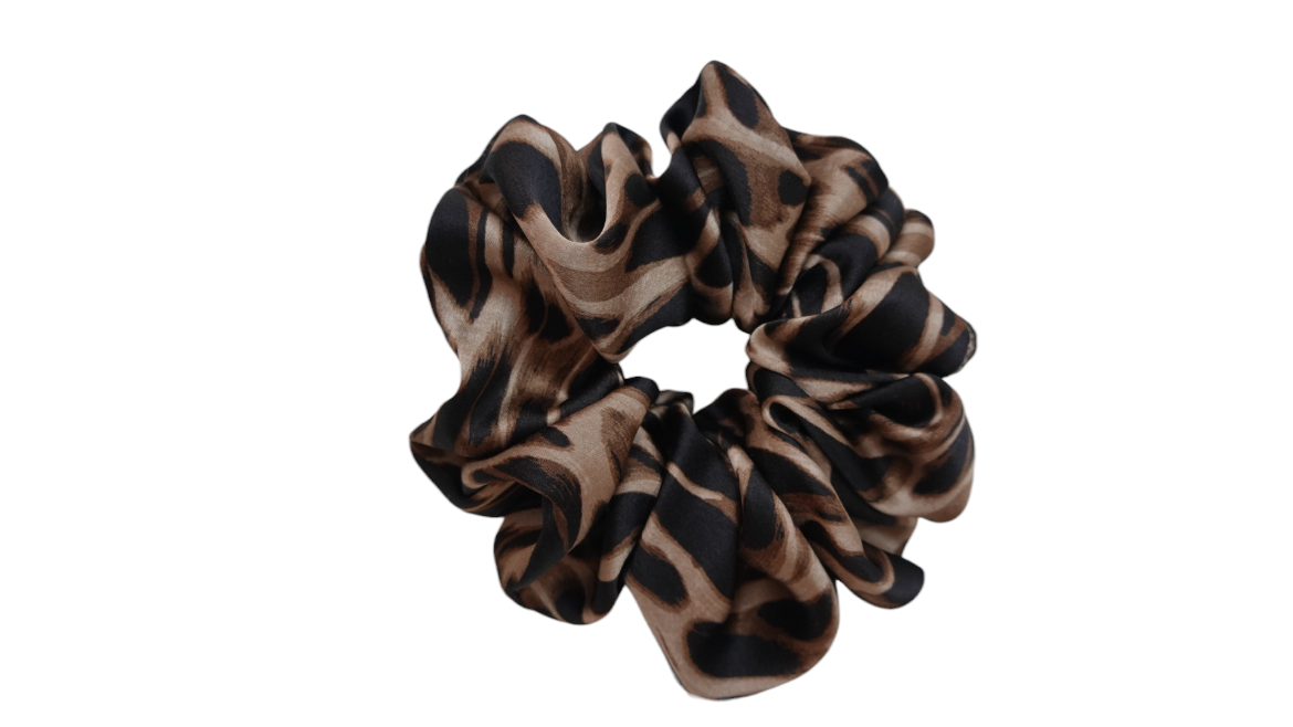 صورة M size silk scrunchie