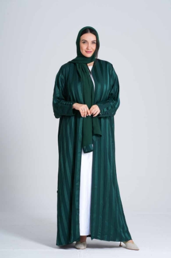 صورة عباية مغربية أنيقة بطابع عصري – تصميم راقٍ للمرأة العصرية