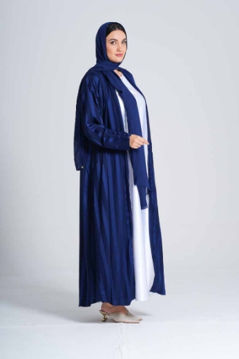 صورة عباية مغربية أنيقة بطابع عصري – تصميم راقٍ للمرأة العصرية