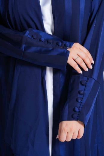 صورة عباية مغربية أنيقة بطابع عصري – تصميم راقٍ للمرأة العصرية