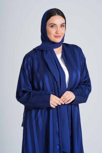 صورة عباية مغربية أنيقة بطابع عصري – تصميم راقٍ للمرأة العصرية