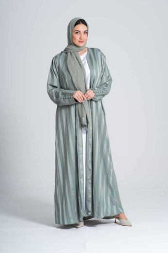 صورة عباية مغربية أنيقة بطابع عصري – تصميم راقٍ للمرأة العصرية