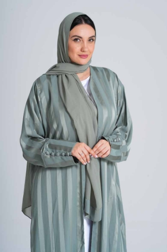 صورة عباية مغربية أنيقة بطابع عصري – تصميم راقٍ للمرأة العصرية