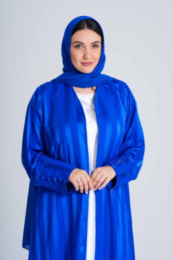 صورة عباية مغربية أنيقة بطابع عصري – تصميم راقٍ للمرأة العصرية