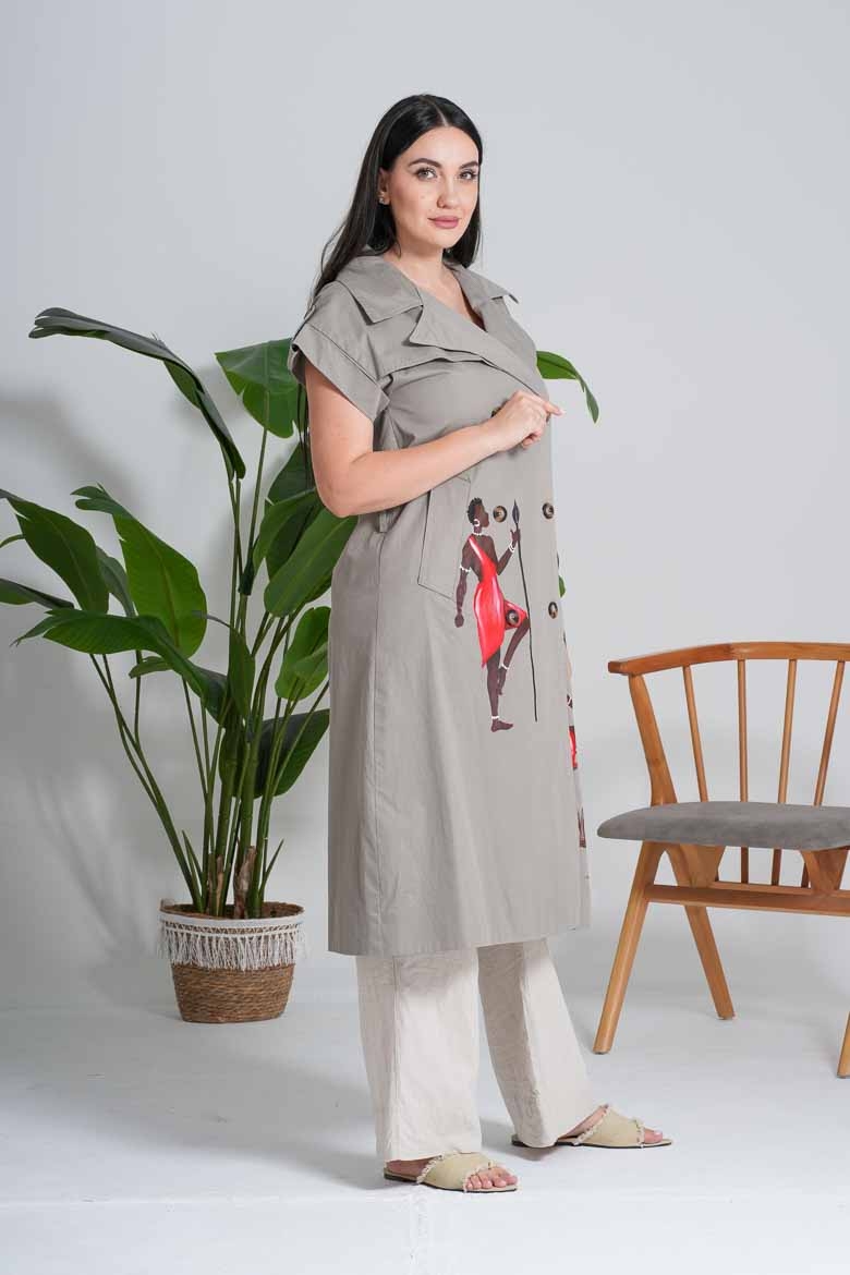 صورة معطف "سفاري آرت" بتصميم فريد