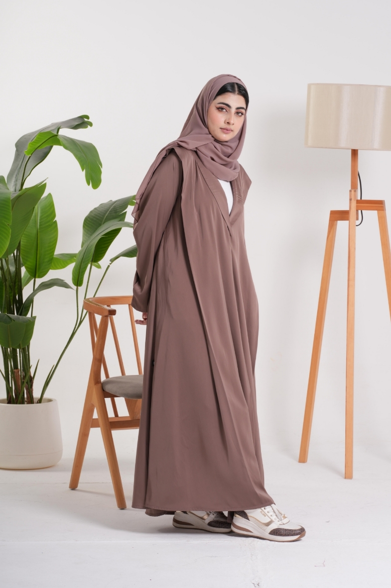 صورة عباية رسمية بليزر ناعم