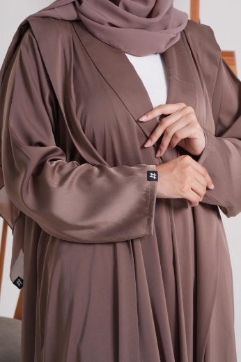 صورة عباية رسمية بليزر ناعم