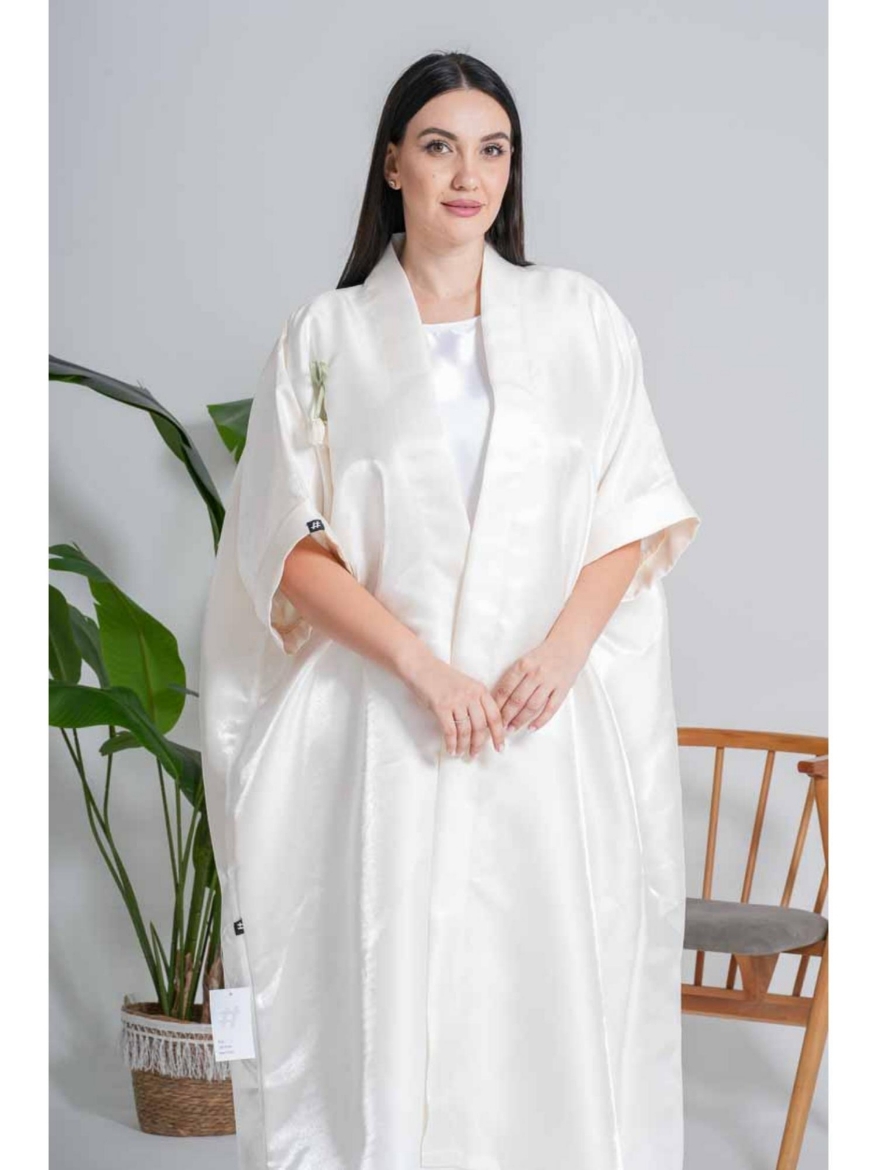 صورة كيمونو الساتان "الزهرة العاجية" النقي