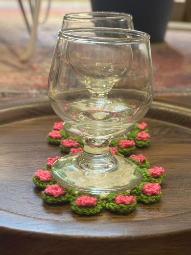 Picture of Coasters for cups/mugs (green and pink)