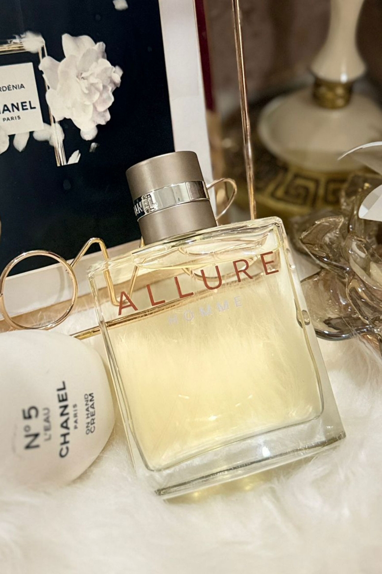 صورة ألور أوم من شانيل (أو دي تواليت).