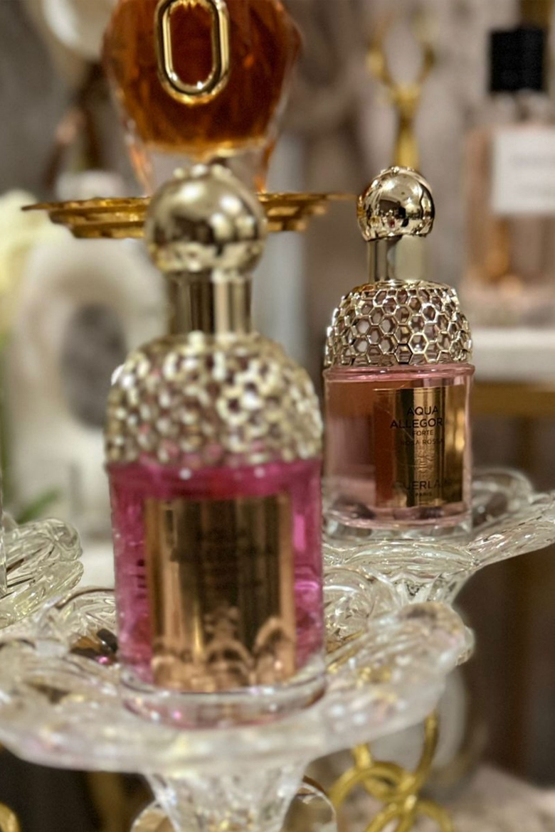 صورة أكوا أليغوريا فورتي روزا روسا من جيرلان.