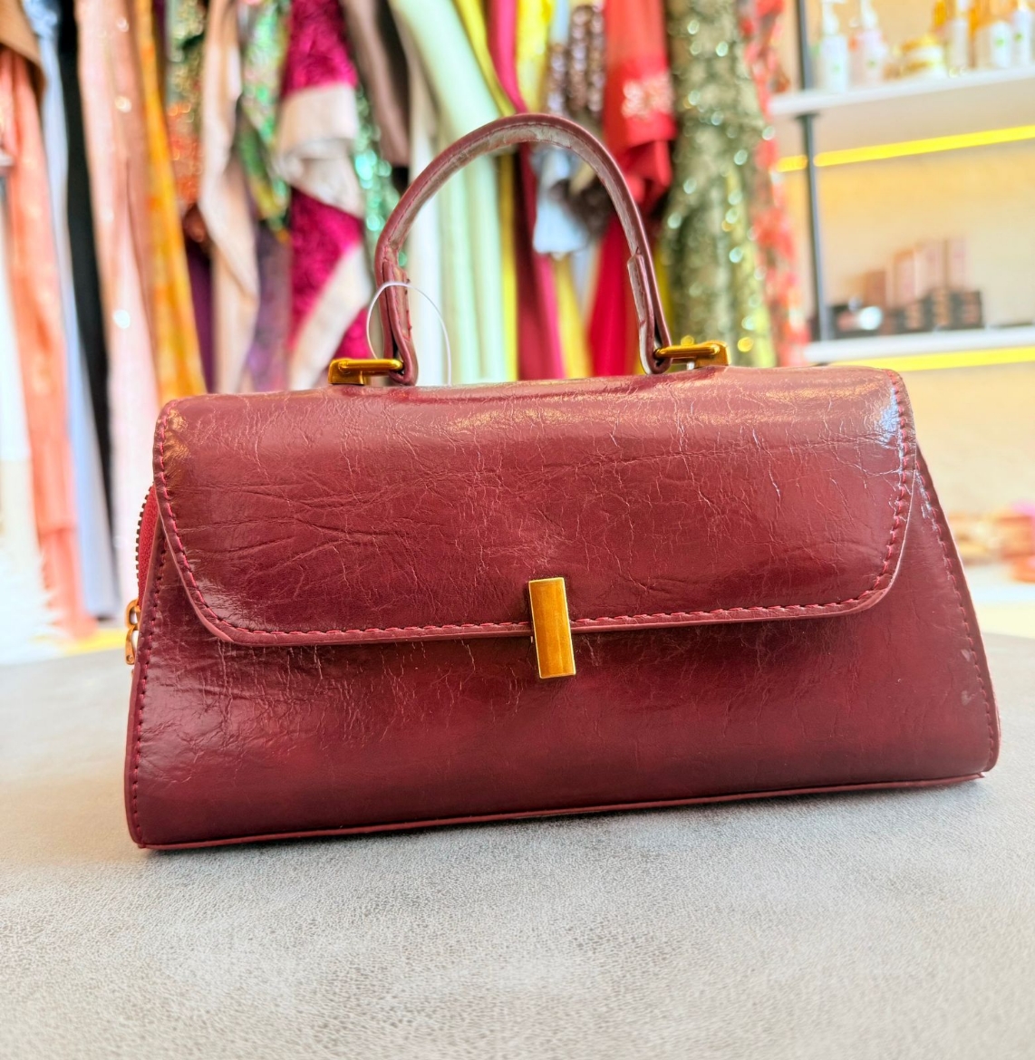 صورة Leather medium handbag